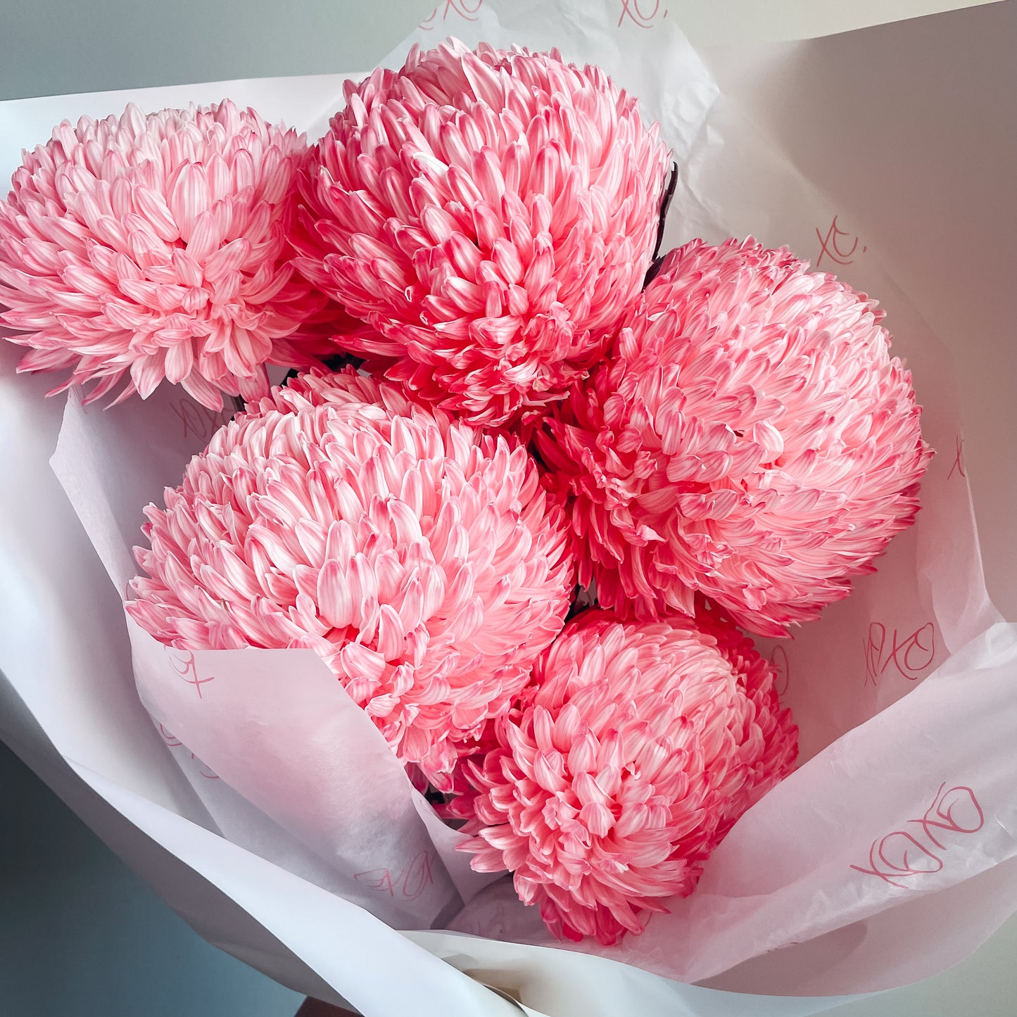 A BUNCH OF KISSES • Seasonal Blooms En Masse