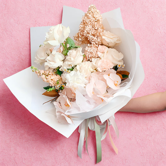 SURPRISE KISSES • Luxury Bouquet